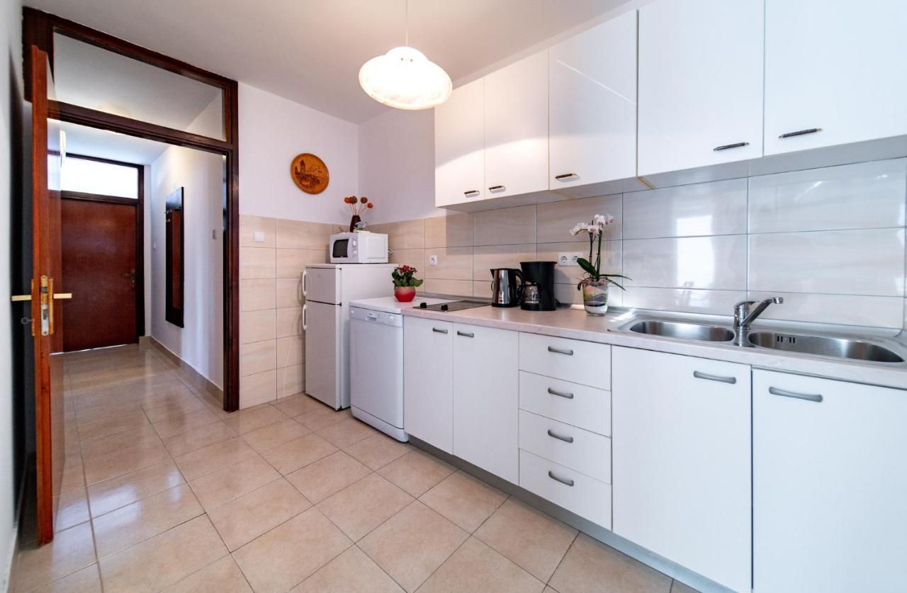 Apartments Lazaric Lopar Buitenkant foto